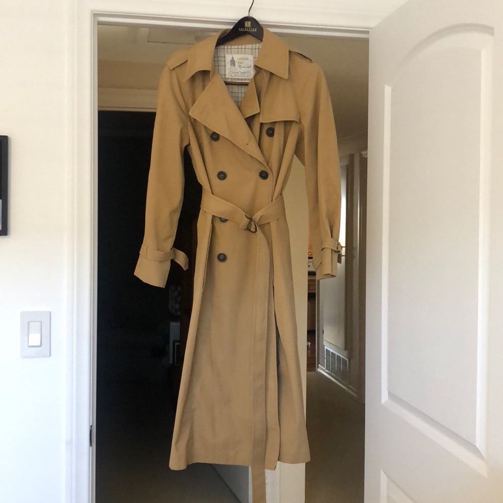 ✨London Fog Beige/Tan Long Coat Size 10✨